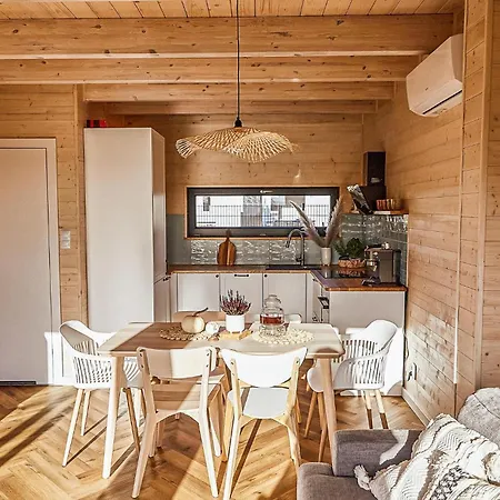 2 Bedroom Stunning In Semesterbostad Trzęsacz